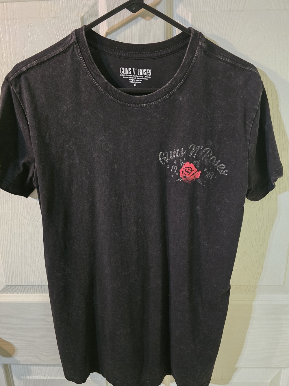Guns N' Roses Black Short Sleeve Tee with Red Rose Chest Print